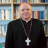  Bp dr hab. Józef Wróbel jest cenionym teologiem i bioetykiem