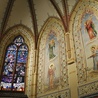 Prezbiterium z wizerunkami czterech aniołów