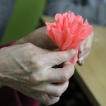 Warsztaty robienia kwiatów z papieru