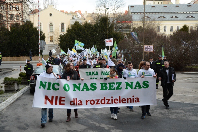 Manifestacja przeciw powiększeniu Opola