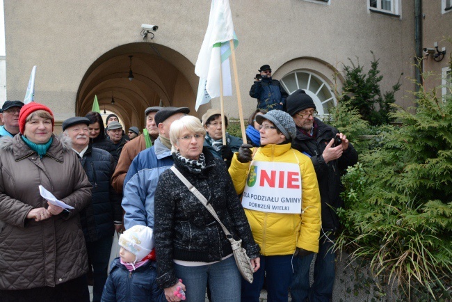 Manifestacja przeciw powiększeniu Opola