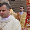 Bp nominat Leszek Leszkiewicz (z lewej), za nim bp Andrzej Jeż, główny konsekrator