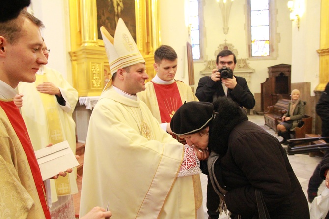 Święcenia biskupie ks. Leszkiewicza, cz. II. Goście i życzenia.