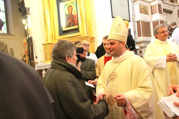 Święcenia biskupie ks. Leszkiewicza, cz. II. Goście i życzenia.