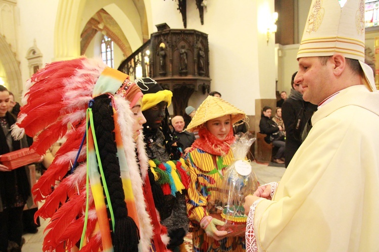 Święcenia biskupie ks. Leszkiewicza, cz. II. Goście i życzenia.