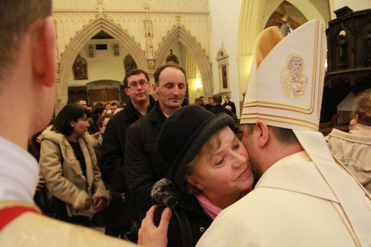 Święcenia biskupie ks. Leszkiewicza, cz. II. Goście i życzenia.