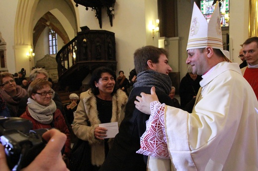 Święcenia biskupie ks. Leszkiewicza, cz. II. Goście i życzenia.