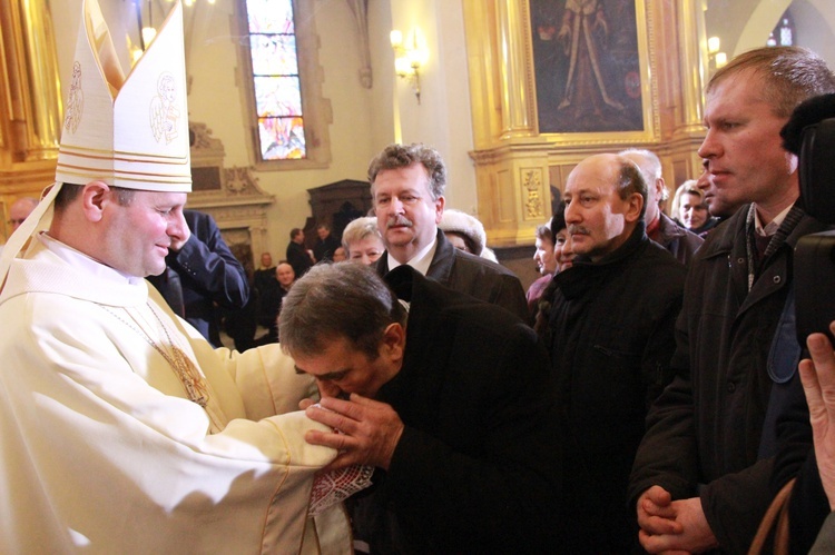 Święcenia biskupie ks. Leszkiewicza, cz. II. Goście i życzenia.