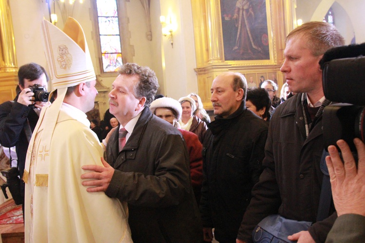 Święcenia biskupie ks. Leszkiewicza, cz. II. Goście i życzenia.