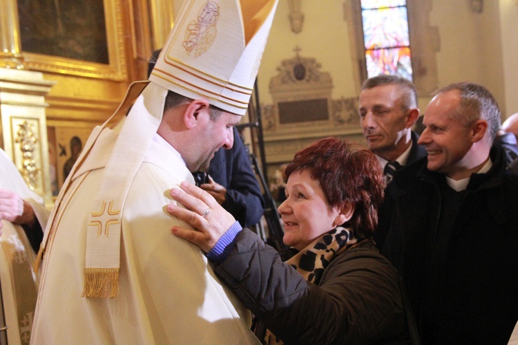 Święcenia biskupie ks. Leszkiewicza, cz. II. Goście i życzenia.