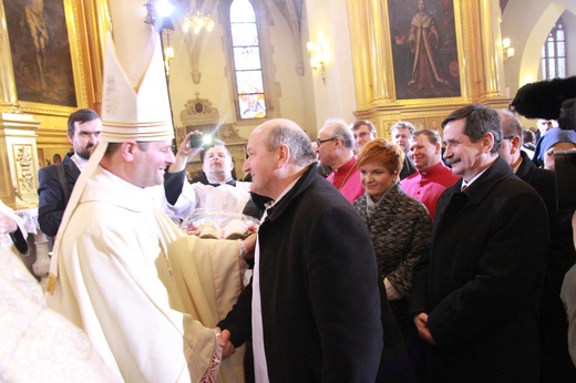 Święcenia biskupie ks. Leszkiewicza, cz. II. Goście i życzenia.