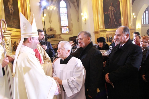 Święcenia biskupie ks. Leszkiewicza, cz. II. Goście i życzenia.