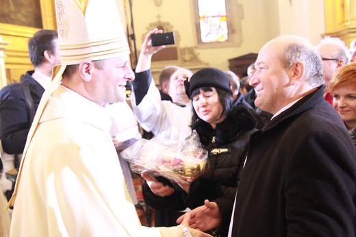 Święcenia biskupie ks. Leszkiewicza, cz. II. Goście i życzenia.