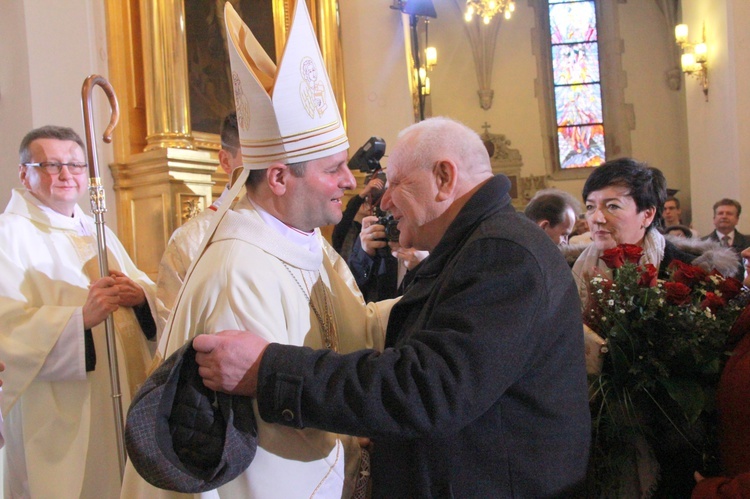 Święcenia biskupie ks. Leszkiewicza, cz. II. Goście i życzenia.