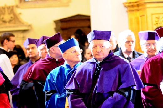 Święcenia biskupie ks. Leszkiewicza, cz. II. Goście i życzenia.