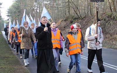 Pątnicy na drodze do Rokitna