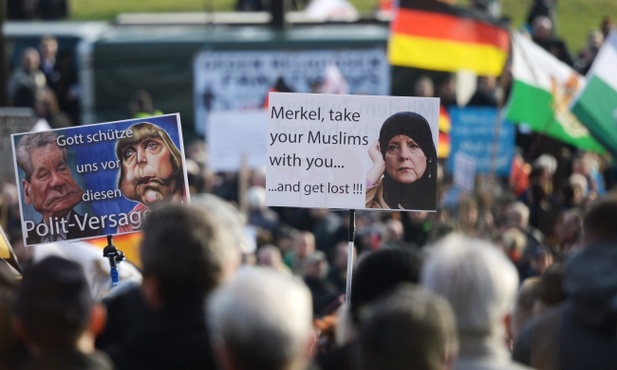 Demonstracje przeciwników imigracji 