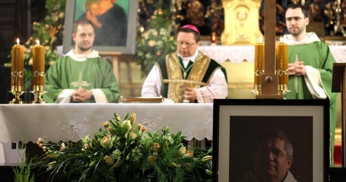 Ojciec Jan uczył czytać znaki