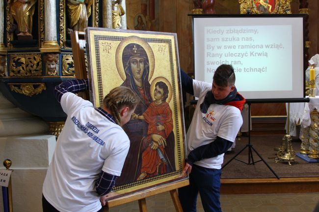 Zakończenie peregrynacji symboli ŚDM w Skrzatuszu