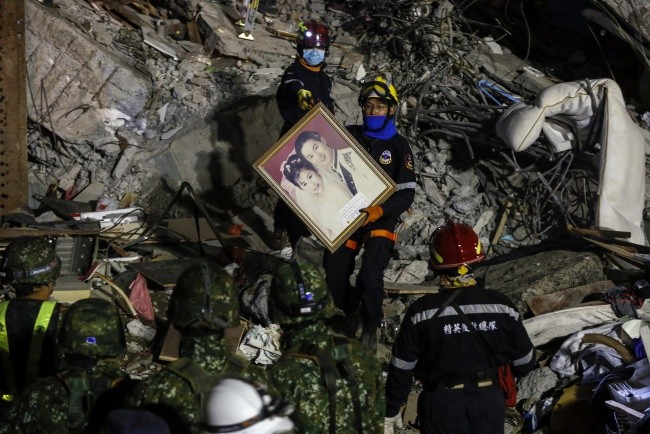 Tajwan po trzęsieniu ziemi: ludzie wciąż pod gruzami