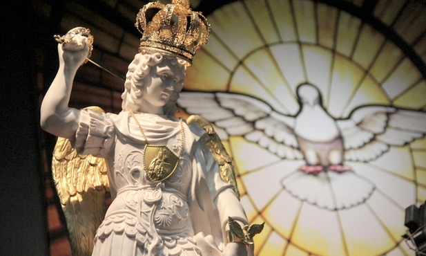 Figura św. Michała Archanioła od trzech lat nawiedza parafie w Polsce