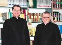  Do tej pory w parafii wygłoszono dwie konferencje. Pierwszą – ks. Mariusz Szmajdziński (od prawej), drugą – ks. Marcin Zieliński