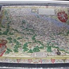 Pierwszy „obszar” ekspozycji wyznacza śląski krajobraz, z rzeką Odrą i górą Ślężą. Symbolizuje go najstarsza mapa regionu, autorstwa Marcina Helwiga, pochodząca z 1561 r. Ciekawostką może być to, iż ma odwróconą orientację – „na górze” jest południe