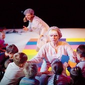 Przedstawienie „Pod kolor” jest skierowane do najmłodszych widzów