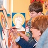 W warsztatach w gościnnej parafii pw. Podwyższenia Krzyża Świętego w Koszalinie wzięło udział 12 adeptów ikonopisarstwa 