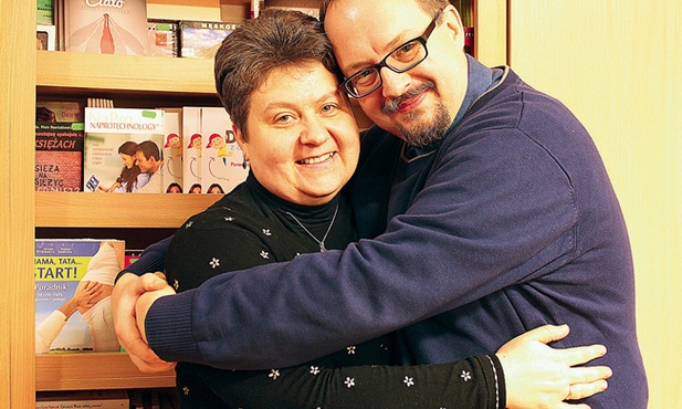 Katarzyna i Michał Jurkiewiczowie są diecezjalnymi doradcami życia rodzinnego, nauczycielami metody objawowo-termicznej podwójnego sprawdzenia. Ona jest teologiem o specjalizacji poradnictwo rodzinne, on dyplomowanym mediatorem, interwentem kryzysowym. Małżeństwem są od 20 lat, mają dwóch synów w wieku 19 i 17 lat. Informacje o warsztatach i rekolekcjach na stronie Duszpasterstwa Rodzin Diecezji Gliwickiej:  www.dorodzin.pl.