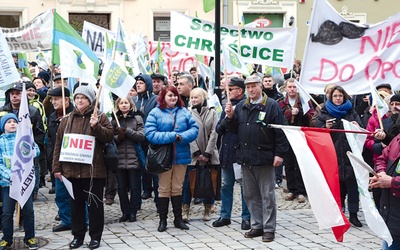 Protestujący nie zgadzają się, by o losie ich gmin decydowano bez nich