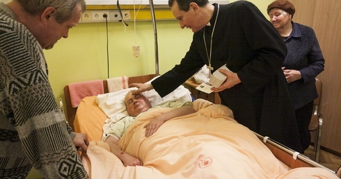 Biskupi odwiedzą chorych