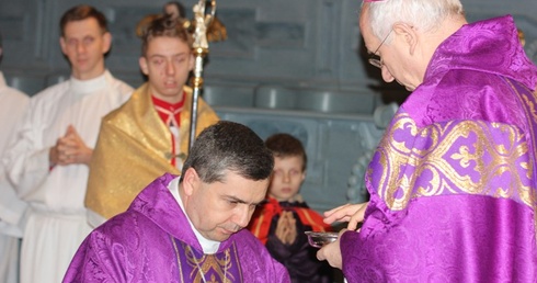 Z biskupem ordynariuszem Eucharystię koncelebrował bp Wojciech Osial