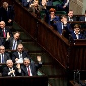 CBOS: PiS ma wyższe poparcie niż PO i Nowoczesna razem