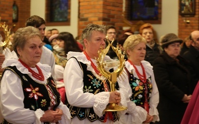 Parafianie w Sułkowicach-Łęgu uroczyście powitali relikwie Apostołów Bożego Miłosierdzia