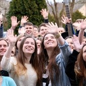 Tworzą grupę młodych ludzi, którzy myślą podobnie i mają podobne wartości