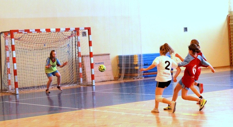 Piłka nożna dziewcząt