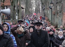 W drogach krzyżowych na wejherowskiej Kalwarii uczestniczą tysiące wiernych