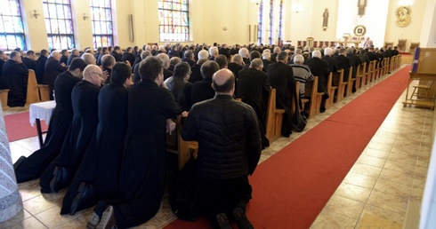Nabożeństwo pokutne dla kapłanów w kaplicy radomskiego seminarium
