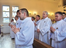 Trzydniowe rekolekcje w siedzibie katolickich szkół w Sikorzu zakończyły się Mszą św. pod przewodnictwem bp. Piotra Libery, który udzielił szafarzom misji na kolejny rok