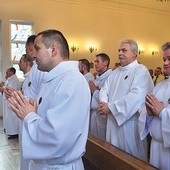 Trzydniowe rekolekcje w siedzibie katolickich szkół w Sikorzu zakończyły się Mszą św. pod przewodnictwem bp. Piotra Libery, który udzielił szafarzom misji na kolejny rok