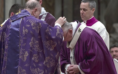  10.02.2016, Watykan. Papież Franciszek przewodniczył Mszy św. w Środę Popielcową wyjątkowo nie w bazylice św. Sabiny na Awentynie, ale w bazylice św. Piotra. Rozesłał ok. 1000 misjonarzy miłosierdzia