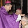 Powyżej: Z biskupem ordynariuszem Eucharystię sprawował wyświęcony niedawno bp Wojciech Osial