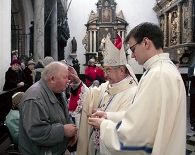  Podczas uroczystości sakrament namaszczenia przyjęło kilkuset chorych