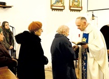  W czasie Mszy św. ks. Józef Kożuchowski udzielił sakramentu  namaszczenia chorych. Przeczytał również Orędzie papieża Franciszka na XXIV Światowy Dzień Chorego 