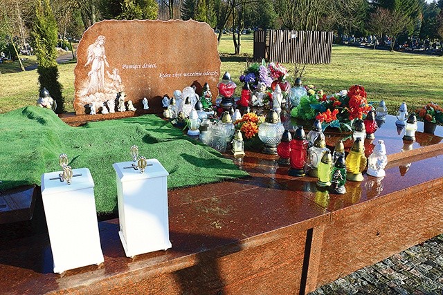  Zbiorowy grób dzieci, które zmarły przed urodzeniem powstał w 2011 roku 