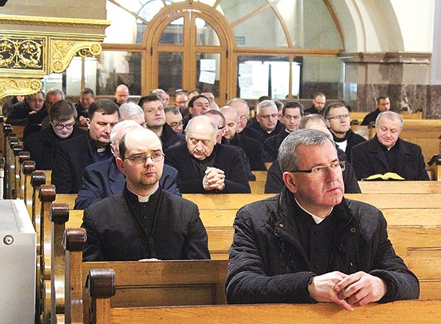  Na pierwszym w tym roku wielkopostnym dniu skupienia pojawiło się ponad 60 kapłanów z ziemi kłodzkiej