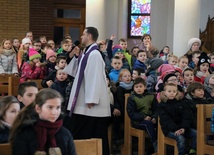 Ks. Grzegorz Lipiec rozmawiał z dziećmi o Bożym miłosierdziu