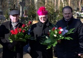 Na grobie ks. Barczewskiego złożono podczas uroczystości kwiaty