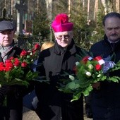 Na grobie ks. Barczewskiego złożono podczas uroczystości kwiaty